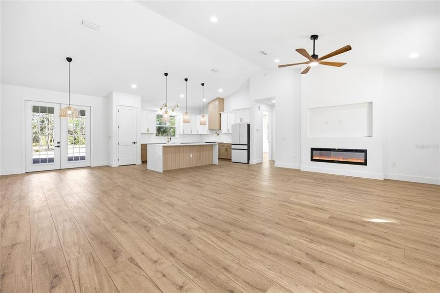 Spacious, unfurnished interior of a new home in , Dunnellon (Image 20).