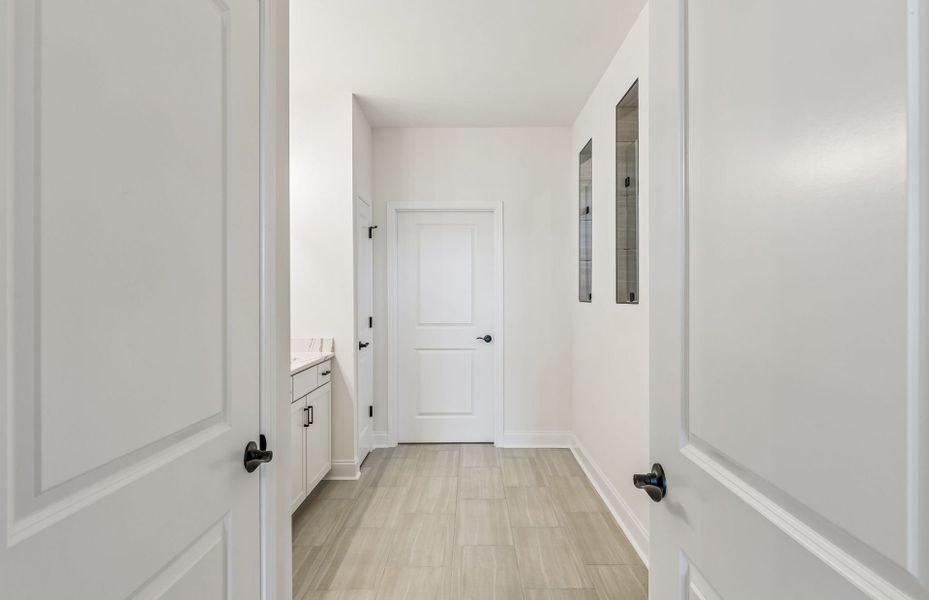 Spacious, unfurnished interior of a new home in Del Webb Southern Harmony, Murfreesboro (Image 40).