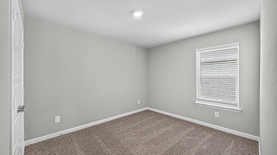 Representative unfurnished interior of a home built from the Emory by D.R. Horton in Lakeview Pointe, Midlothian (Image 25).