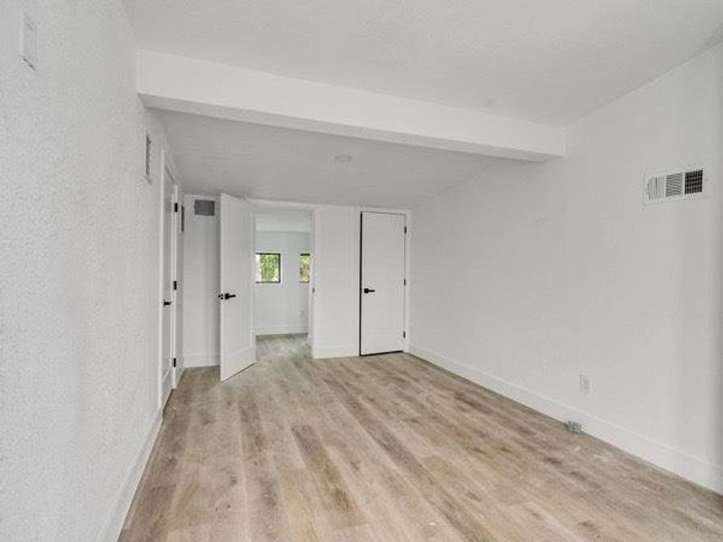 Spacious, unfurnished interior of a new home in , Houston (Image 39).