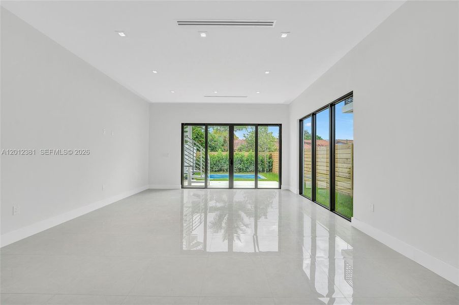 Spacious, unfurnished interior of a new home in , Miami (Image 22).