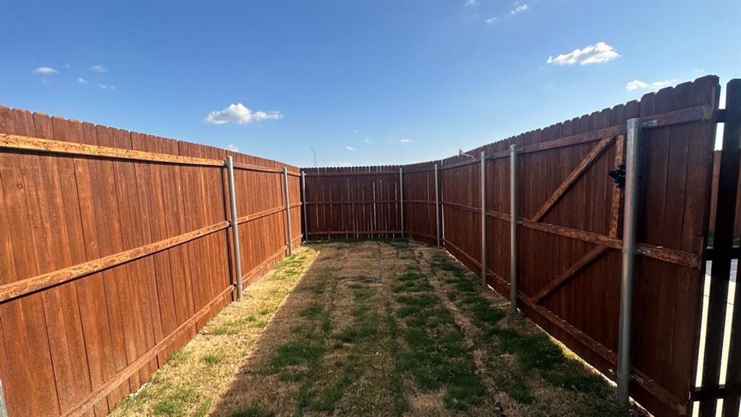 Spacious, unfurnished interior of a new home in Orchard Village, Fort Worth (Image 9). Spacious, unfurnished interior of a new home in Orchard Village, Fort Worth (Image 9).