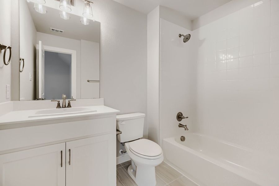 4407 Windy - Full Bathrom 4407 Windy - Full Bathrom