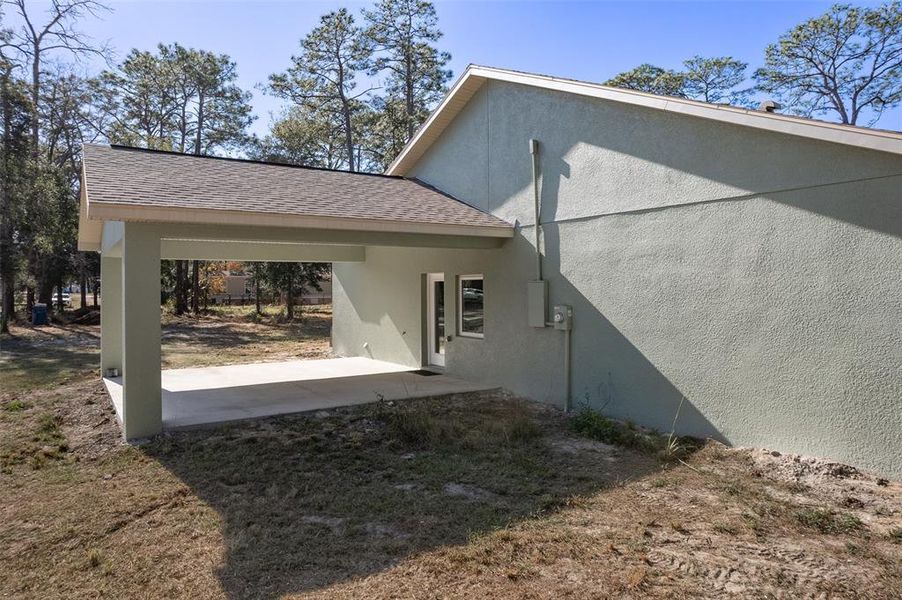 Exterior details and patio area of a home in , Spring Hill (Image 35).