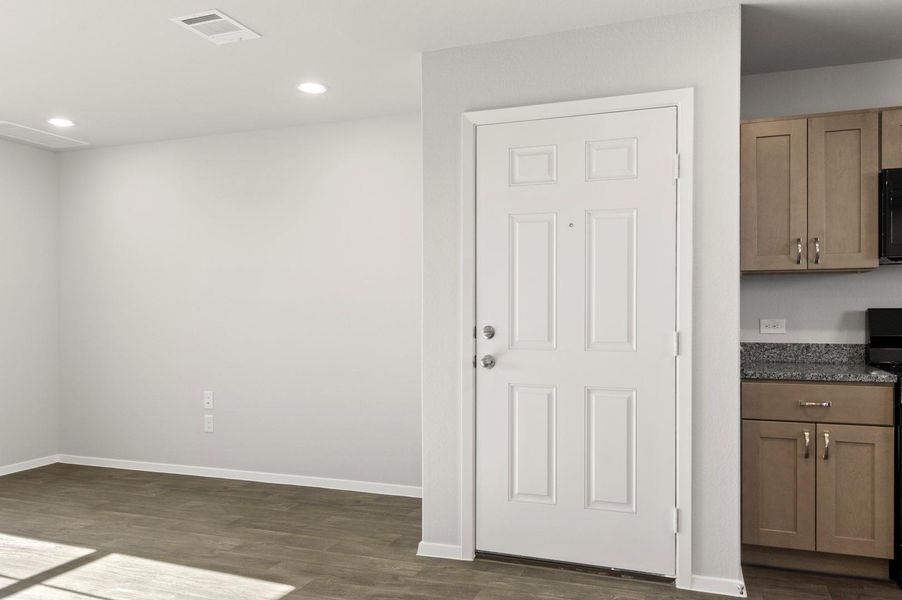 Spacious, unfurnished interior of a new home in Harvest Ridge, Elgin (Image 13).