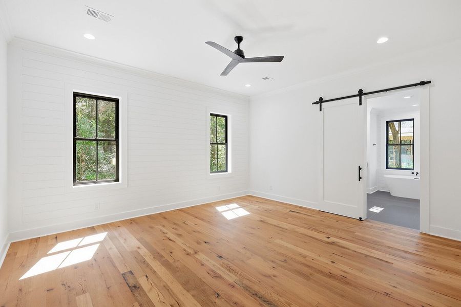 Spacious, unfurnished interior of a new home in , Seabrook (Image 48).