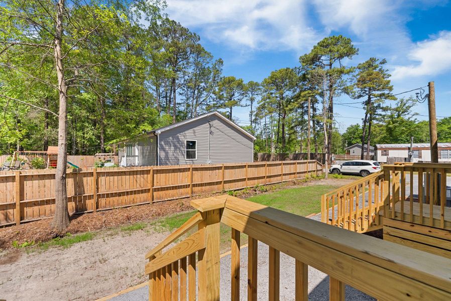Exterior details and patio area of a home in , Ravenel (Image 22).