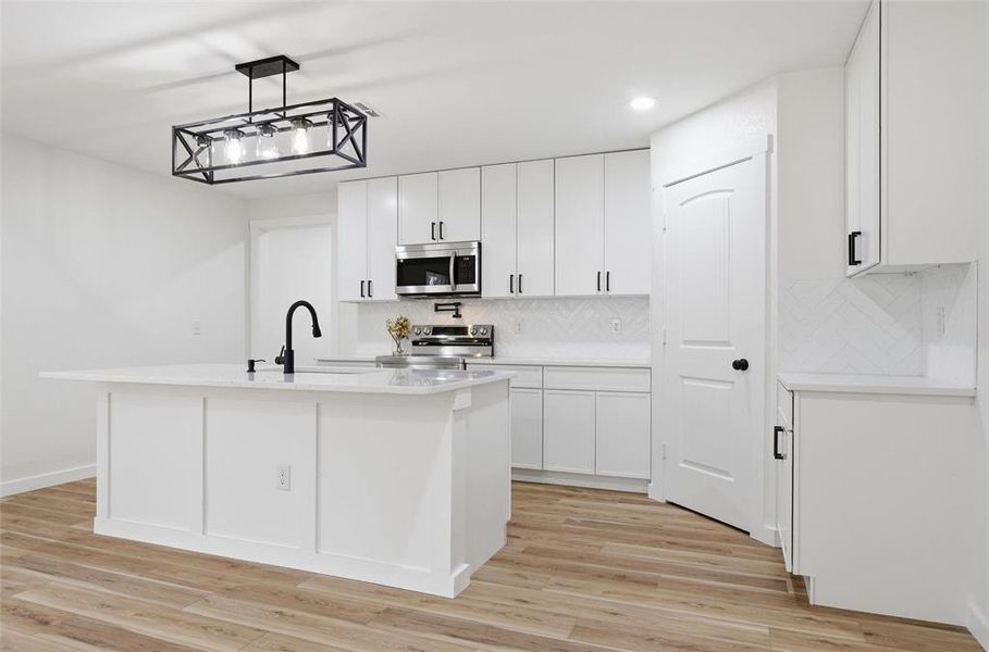 Furnished interior view inside a new home in , Waco (Image 4).