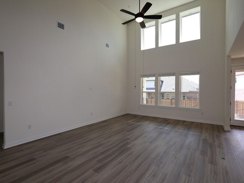 Spacious, unfurnished interior of a new home in Edgewood, Leander (Image 23).