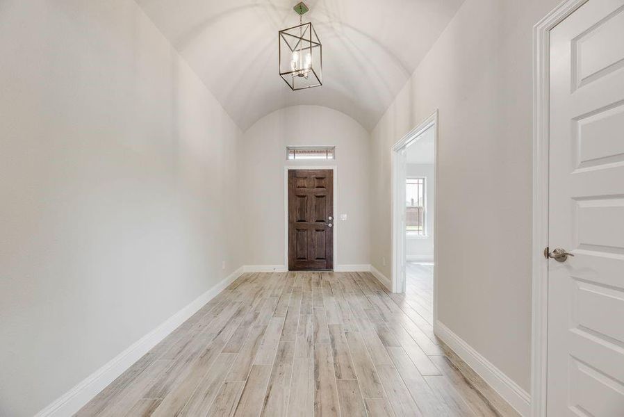 Spacious, unfurnished interior of a new home in , Collinsville (Image 14).