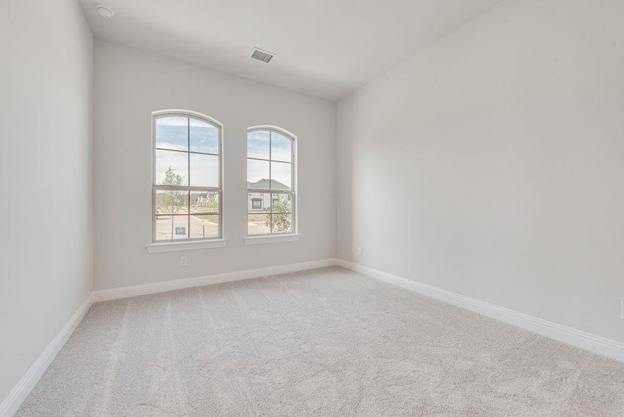 Spacious, unfurnished interior of a new home in Villages of Creekwood, Frisco (Image 24).