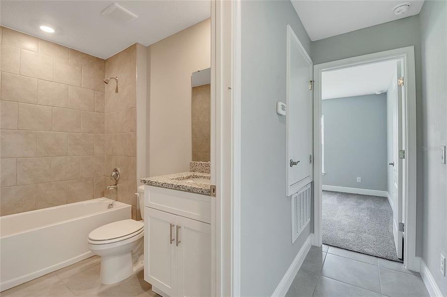 Furnished interior view inside a new home in , Kissimmee (Image 9).