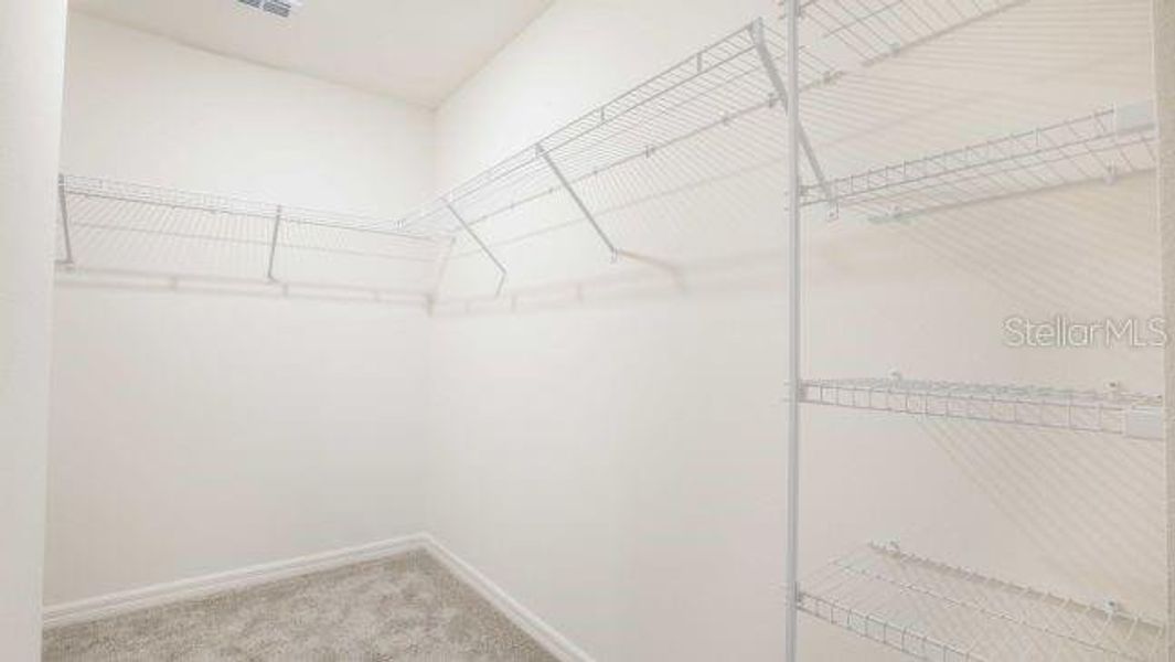 Spacious, unfurnished interior of a new home in Royal Highlands, Weeki Wachee (Image 17).