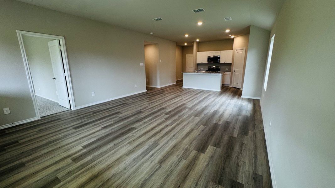 Spacious, unfurnished interior of a new home in Lonestar at Liberty Trails, Fort Worth (Image 11).