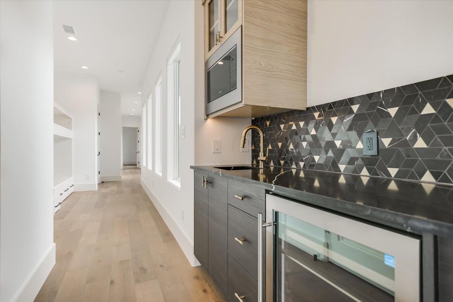 Furnished interior view inside a new home in , Horseshoe Bay (Image 7).