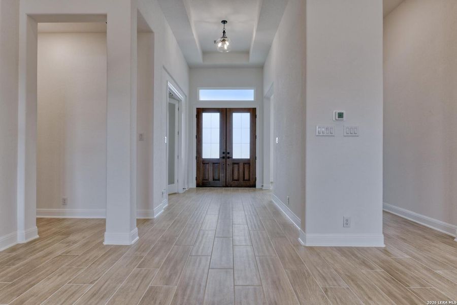 Spacious, unfurnished interior of a new home in Waldsanger, New Braunfels (Image 18).