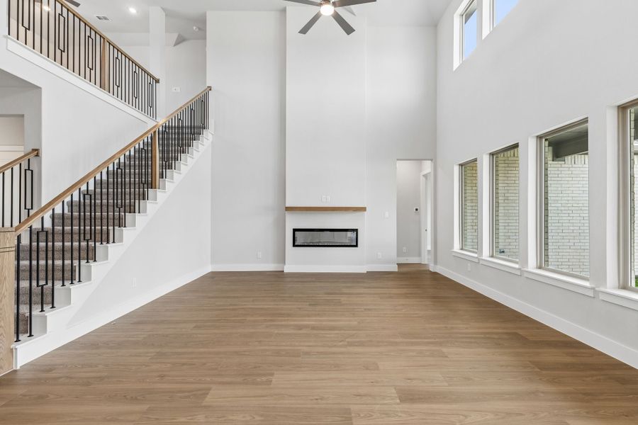 Spacious, unfurnished interior of a new home in Painted Tree Lakeside, McKinney (Image 15).