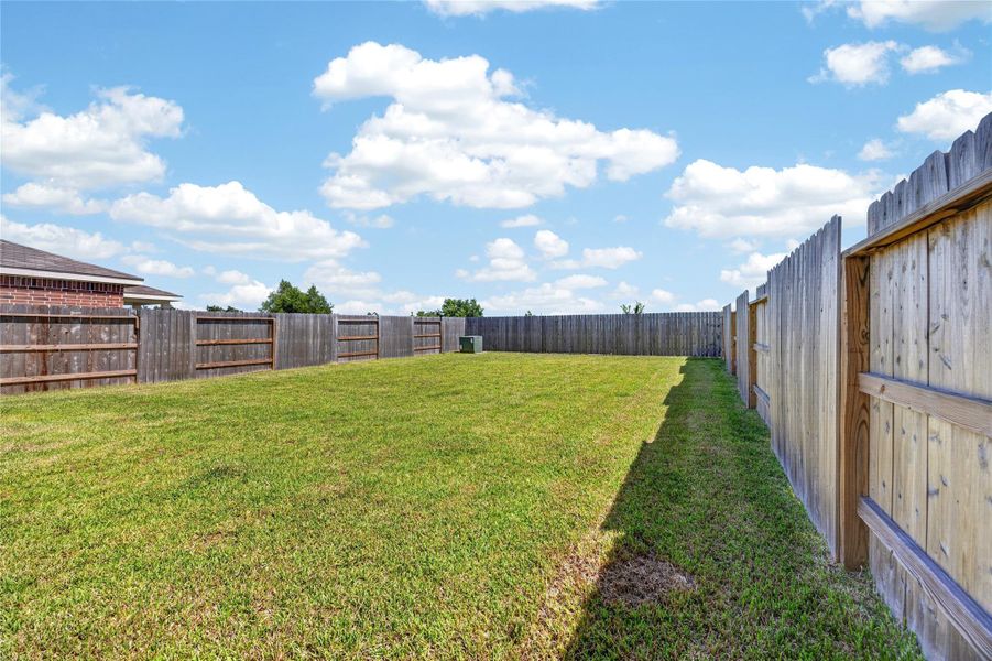 Exterior details and patio area of a home in , Katy (Image 28).