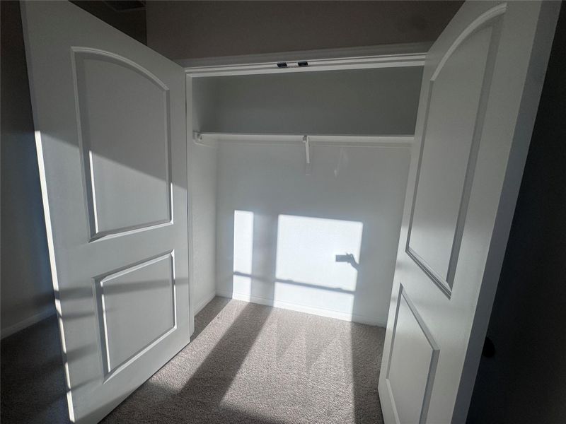 Spacious, unfurnished interior of a new home in Rolling Glen, Hutto (Image 20).