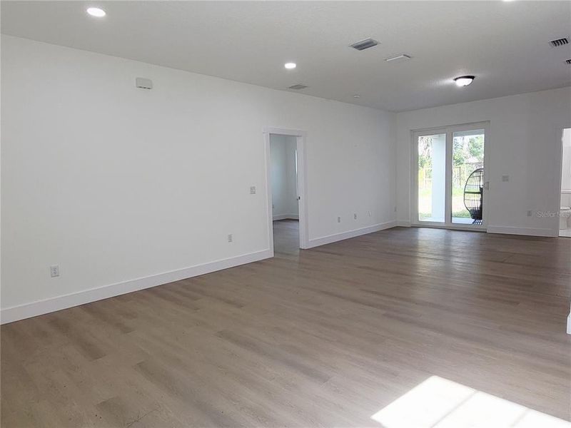 Spacious, unfurnished interior of a new home in , Palm Bay (Image 14).