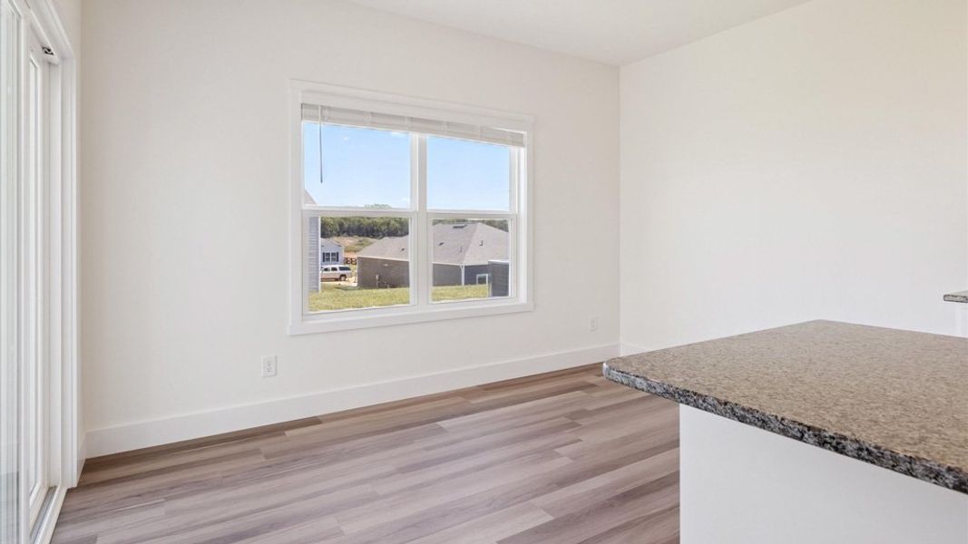 Spacious, unfurnished interior of a new home in Price's Point, Knoxville (Image 9).