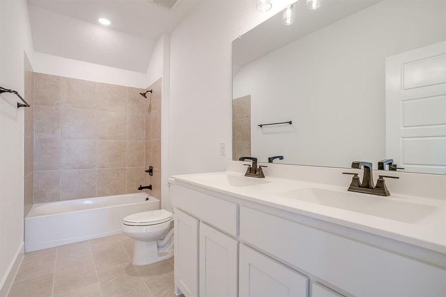 Furnished interior view inside a new home in Pecan Grove, Burleson (Image 6).