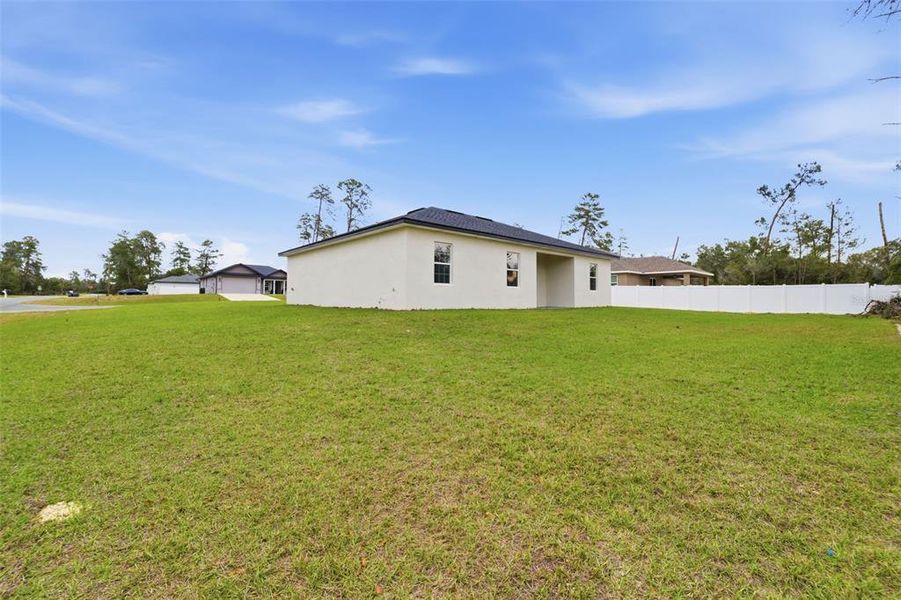Exterior details and patio area of a home in , Ocala (Image 3).