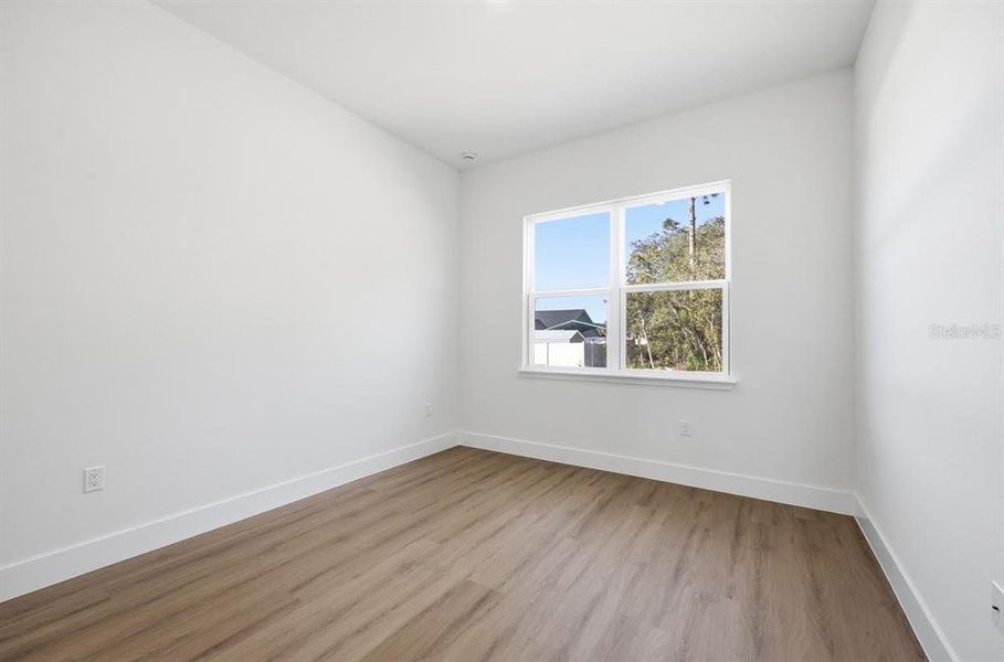 Spacious, unfurnished interior of a new home in , Ocala (Image 33).