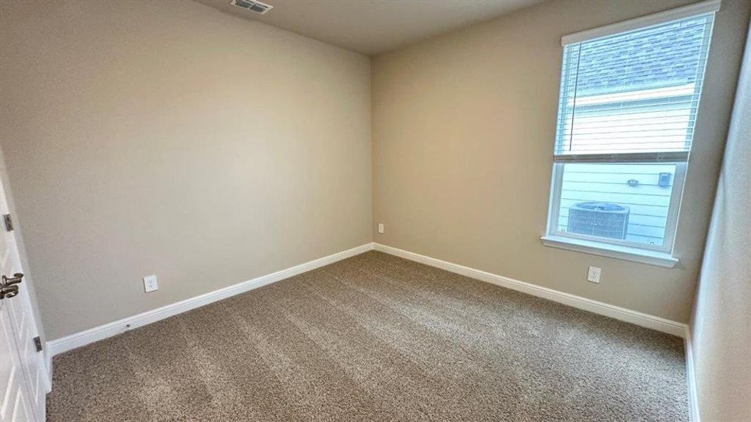 Spacious, unfurnished interior of a new home in Rock Creek Ranch, Fort Worth (Image 14).