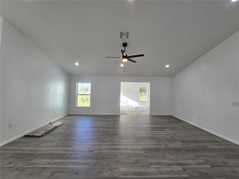Spacious, unfurnished interior of a new home in , Ocala (Image 26).