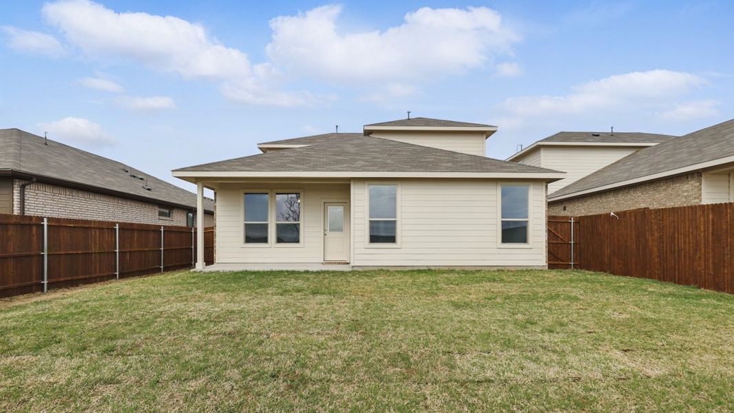 Representative exterior photo of a completed home built from the MACON by D.R. Horton in Vista Point, Grandview, TX (Image 2). Representative exterior photo of a completed home built from the MACON by D.R. Horton in Vista Point, Grandview, TX (Image 2).