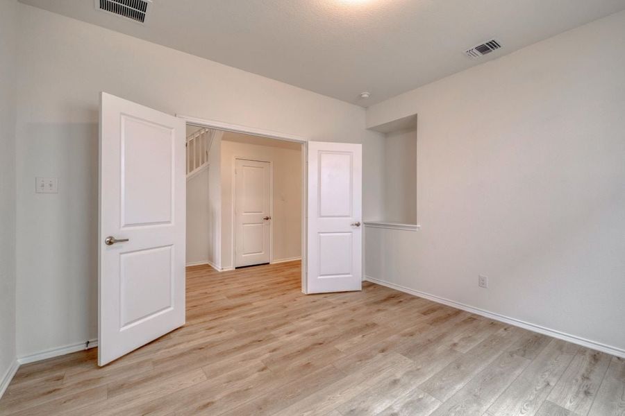 Spacious, unfurnished interior of a new home in River Bluff, Leander (Image 6).