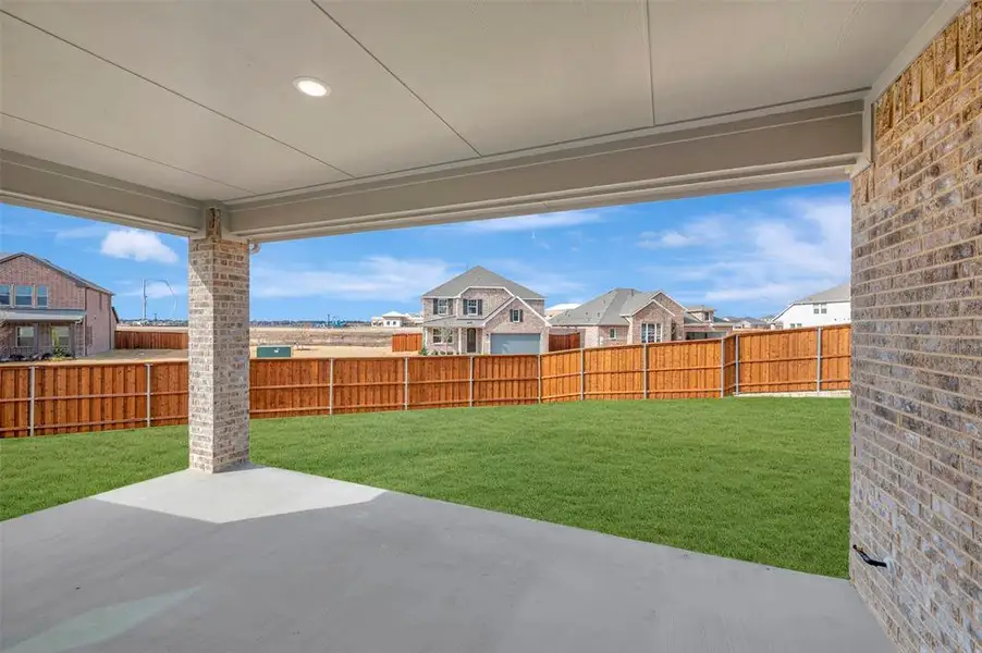 Exterior details and patio area of a home in Gateway Parks, Forney (Image 3).