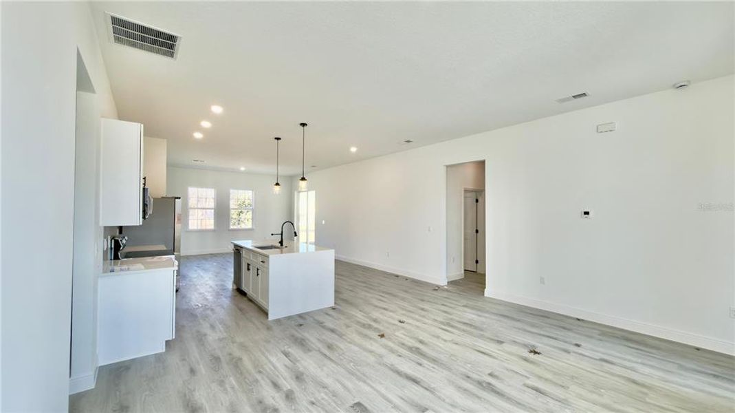 Spacious, unfurnished interior of a new home in , Ocala (Image 15).