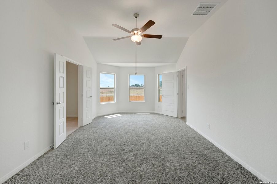 Spacious, unfurnished interior of a new home in Greenspoint Heights, Seguin (Image 25).