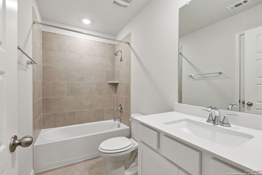 Furnished interior view inside a new home in Fox Falls, Boerne (Image 14).