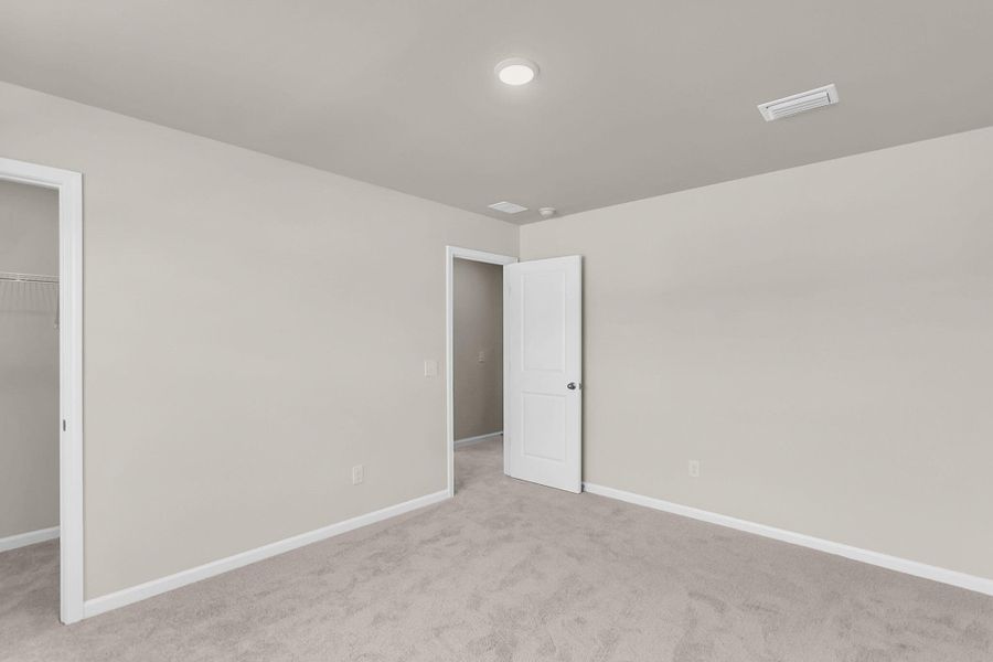 Spacious, unfurnished interior of a new home in , Ravenel (Image 27).