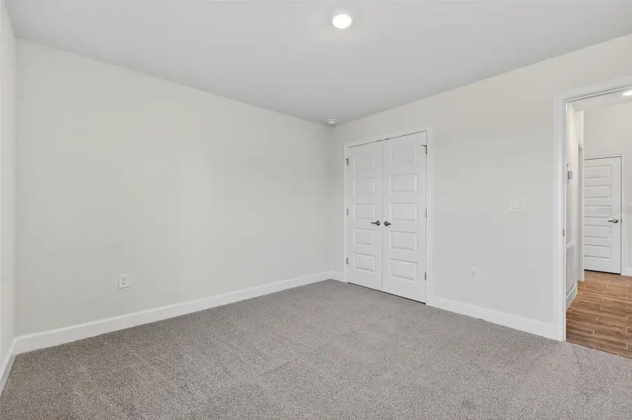 Spacious, unfurnished interior of a new home in Hill Country Estates, Dade City (Image 21).
