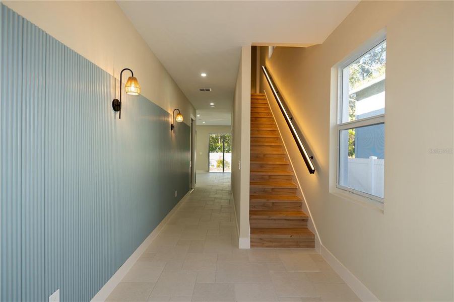 Spacious, unfurnished interior of a new home in , Tampa (Image 42).