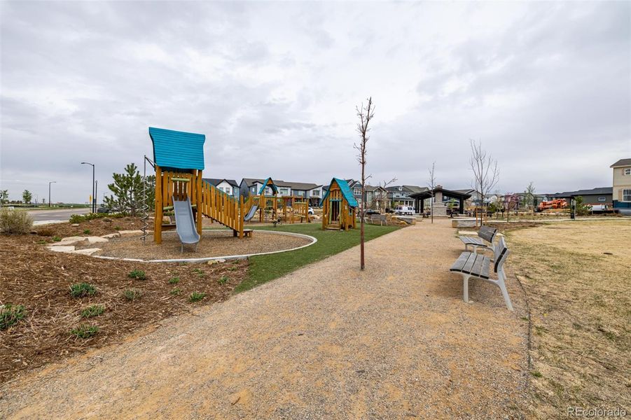 Community amenities in , Aurora (Image 30). Community amenities in , Aurora (Image 30).