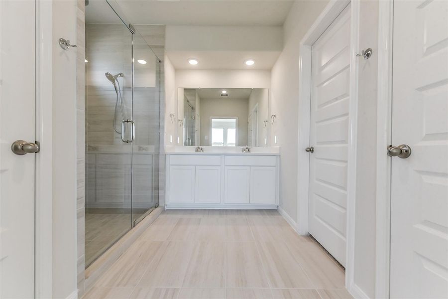 Furnished interior view inside a new home in Colony at Pinehurst, Pinehurst (Image 14).