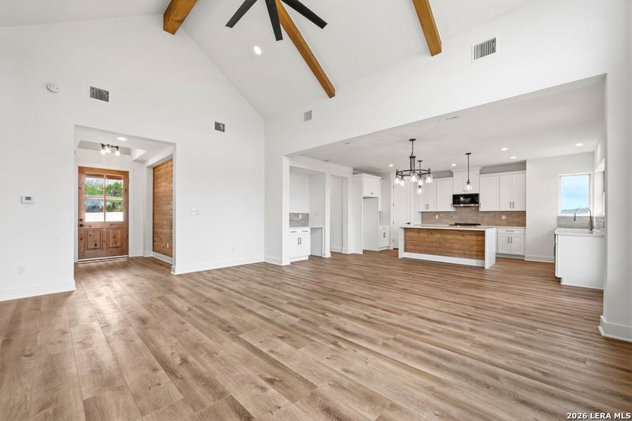 Spacious, unfurnished interior of a new home in , Canyon Lake (Image 15).