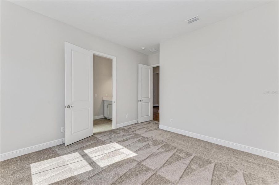 Spacious, unfurnished interior of a new home in , Venice (Image 21).