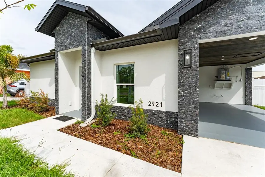 Exterior details and patio area of a home in , Tampa (Image 2).