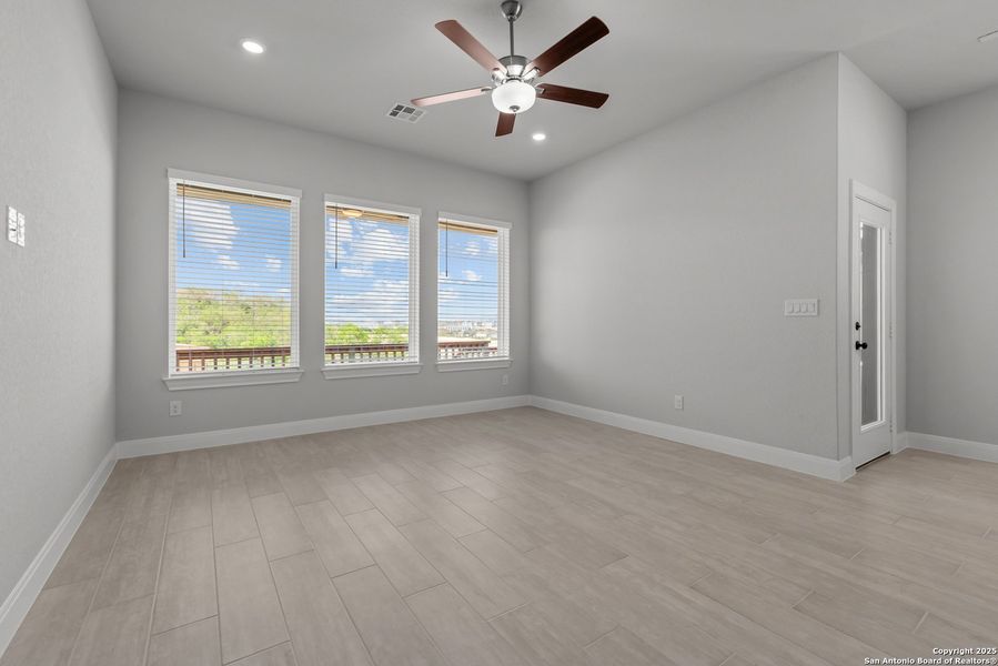 Spacious, unfurnished interior of a new home in Ladera - High Point 45', San Antonio (Image 4). Spacious, unfurnished interior of a new home in Ladera - High Point 45', San Antonio (Image 4).