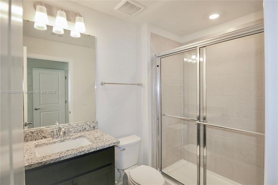 Furnished interior view inside a new home in , Clermont (Image 25).