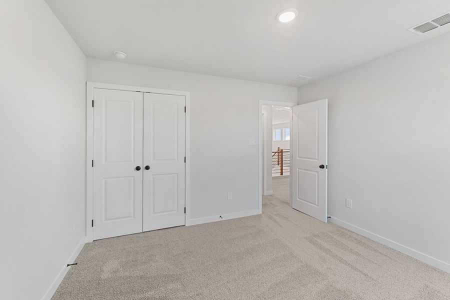 Spacious, unfurnished interior of a new home in Hickory Ridge Estates, Elmendorf (Image 12).