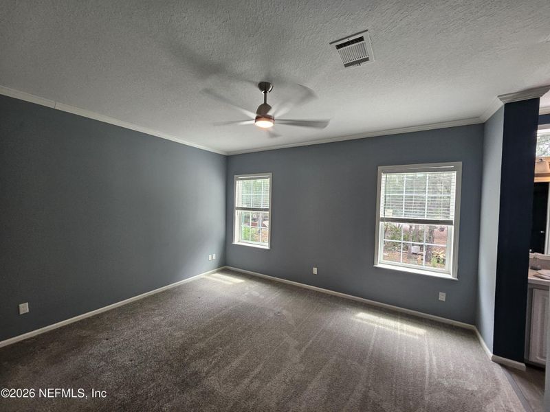 Spacious, unfurnished interior of a new home in , Middleburg (Image 6).