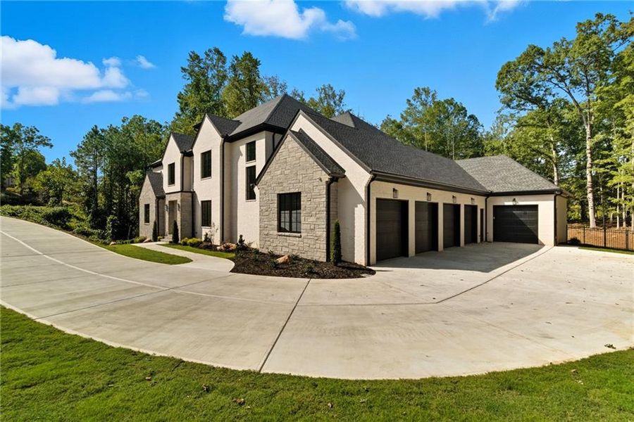 Image 102 of a home in .