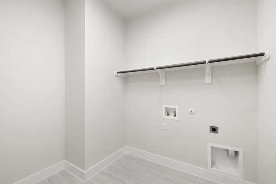 Spacious, unfurnished interior of a new home in Lariat, Liberty Hill (Image 36).